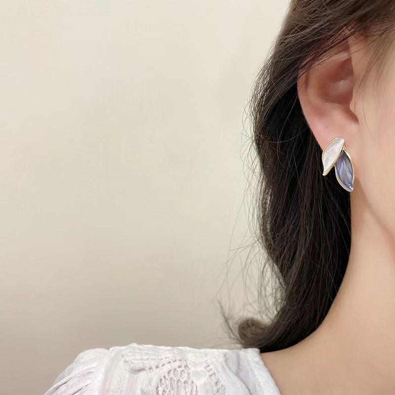 Korean Simple Retro Blue White Leaf Earrings Retro High End Design Earrings Forest Style Fashionable Earring Light Colors Elegant Women