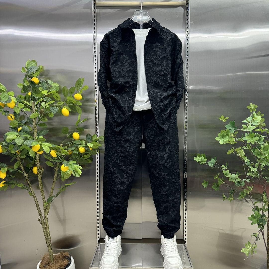 

Мужской рельефный жаккардовый комплект из двух предметов: куртка-рубашка и брюки. Модный брендовый повседневный спортивный костюм высокого класса. L