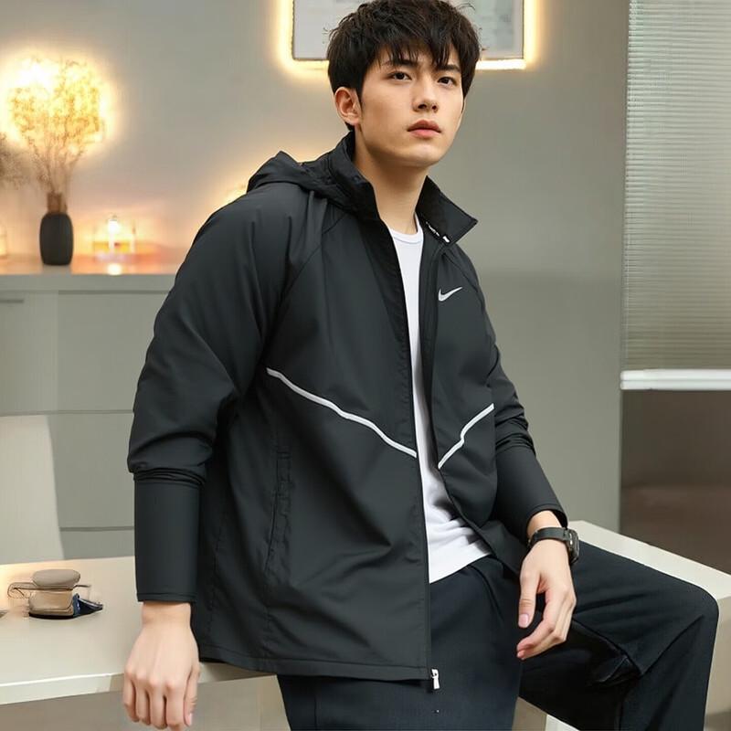 Nike Men s Woven Hooded Jacket M