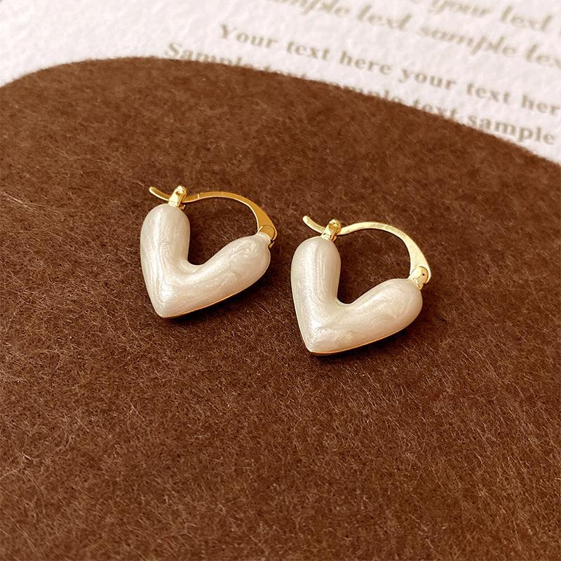 Love oval geometric earrings Maillard fashion high-end stud earrings niche temperament light luxury earrings