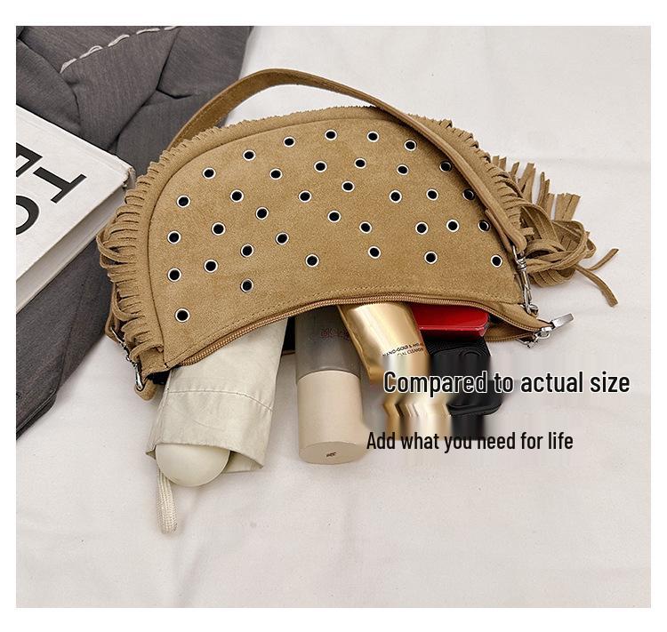 Lightweight Tassel Underarm Bag: Trendy Retro Saddle Design with Versatile Studded Details for Autumn and Winter Fashion