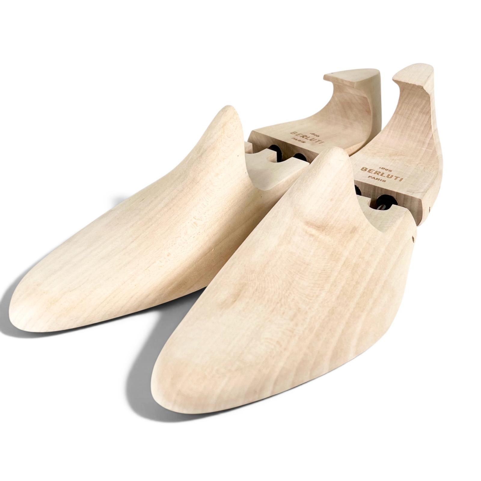 Great BERLUTI Shoe tree Logo-engraved shoe trees natural wooden mens 8 Used