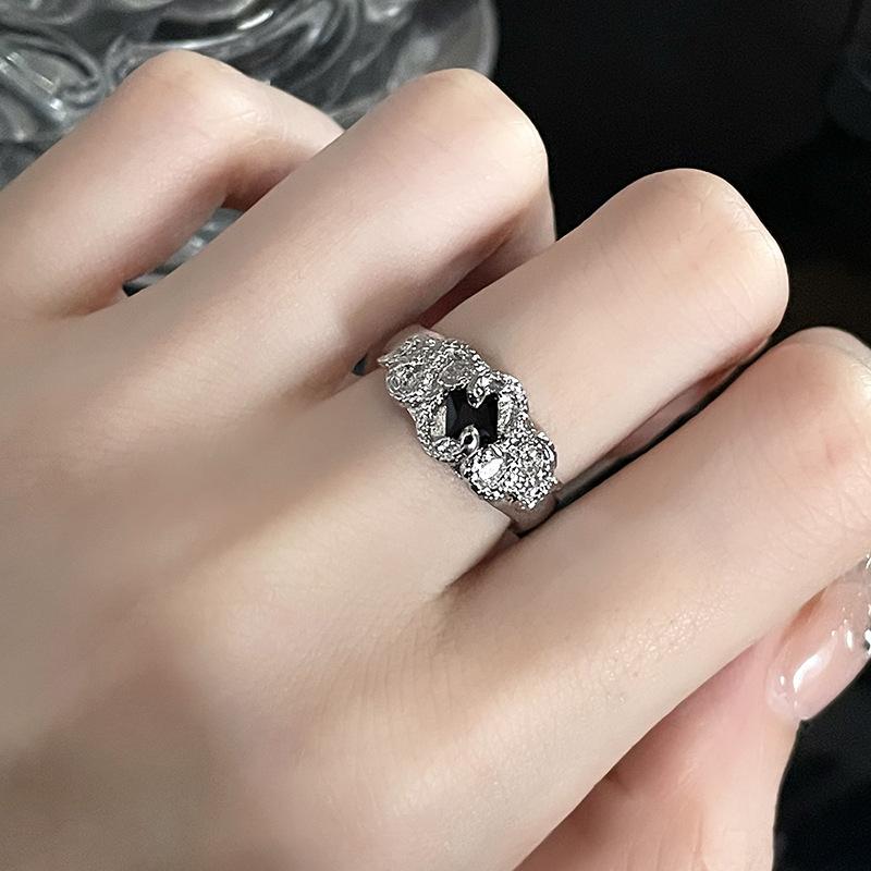 Dark Snake Personality Vintage French Irregular Folds Advanced Sense Cold Wind Opening Ring Female