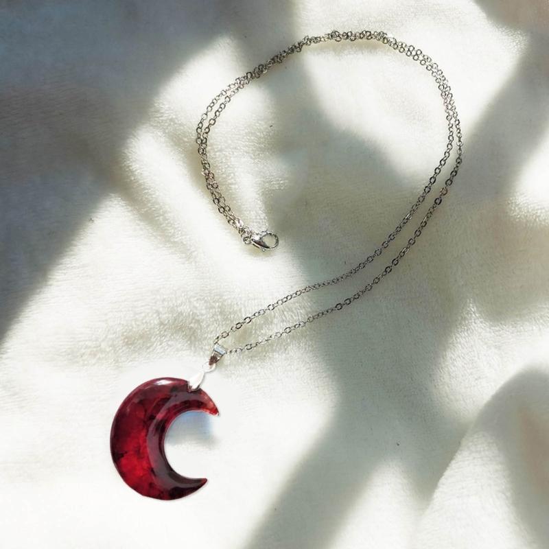 Blood Crescent Moon Pendant Necklace Clavicle Chain Necklace Simple Choker Thin Chain Necklace Jewelry for Women Girls