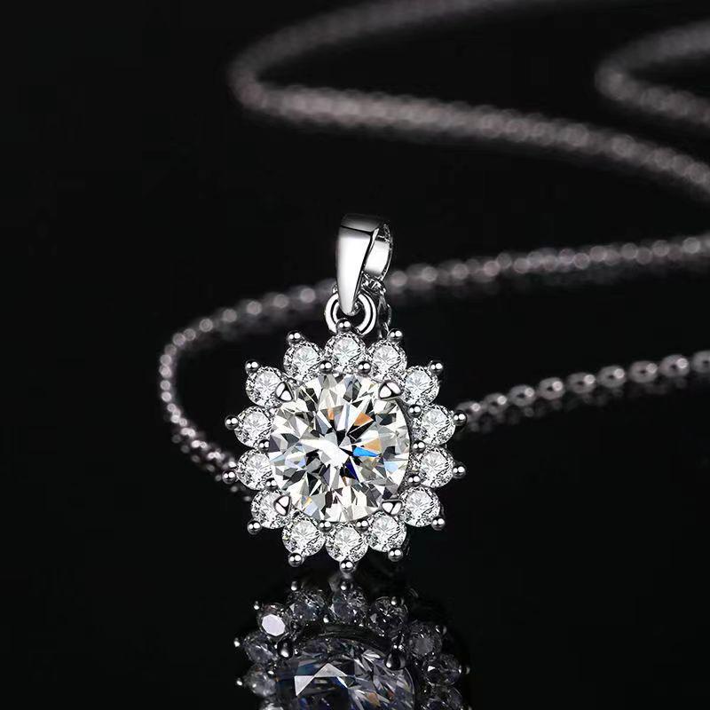 Gold-Plated Round Sunflower Pendant Necklace with Diamonds - Clavicle Chain Christmas Gift