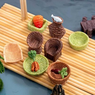 5 Stück Mini Harz Rattan Korb Miniatur Aufbewahrungshalter Realistische Simulation Korb Puppenhaus Zubehör für Basteln Puppenhaus Feengarten Dekor