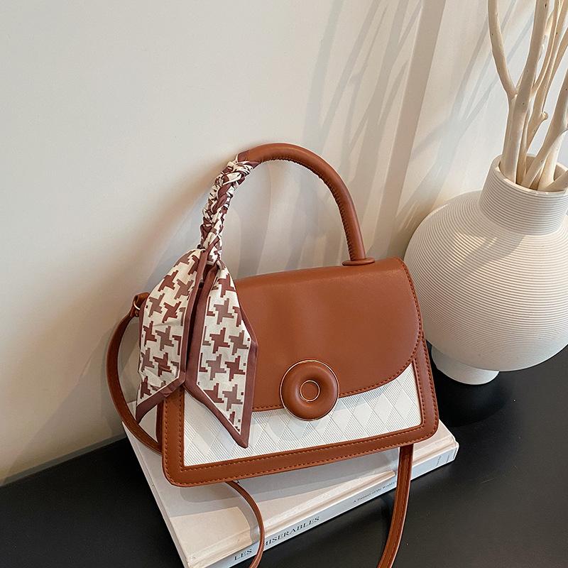 

French personality contrasting colors and beauty commuter women s bag, foreign style simple fashion bag temperament versatile portable square bag коричневий