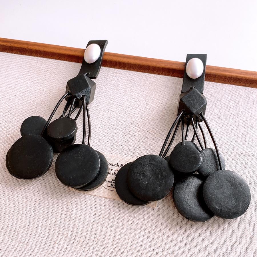 

Retro Silver Needle Wood Bead Round Fringed Earrings Medieval Ethnic Style Simple Stud Earrings Personalized Temperament Earrings Women