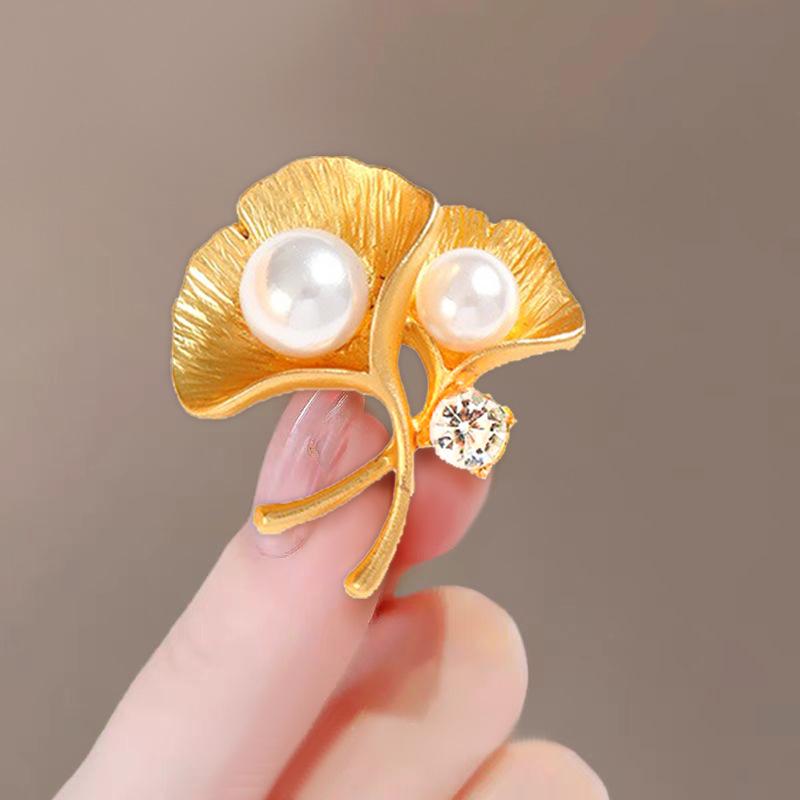 Wave Sunflower Diamond Brooch: Cute, High-End, Versatile Decorative Jewelry Pin