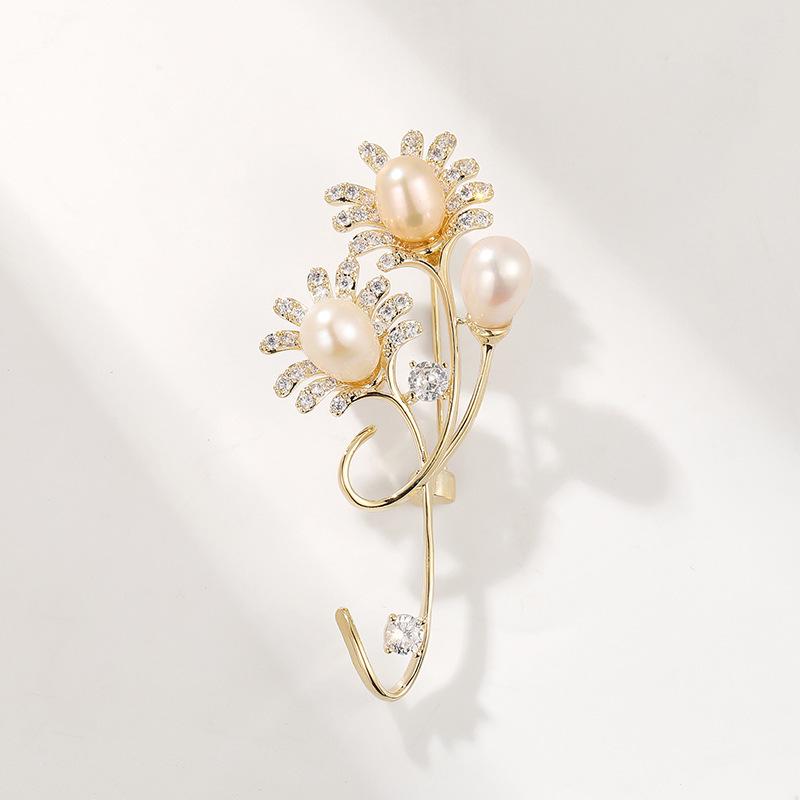Korean Style High-End Pearl Flower Brooch with Zirconia Pin