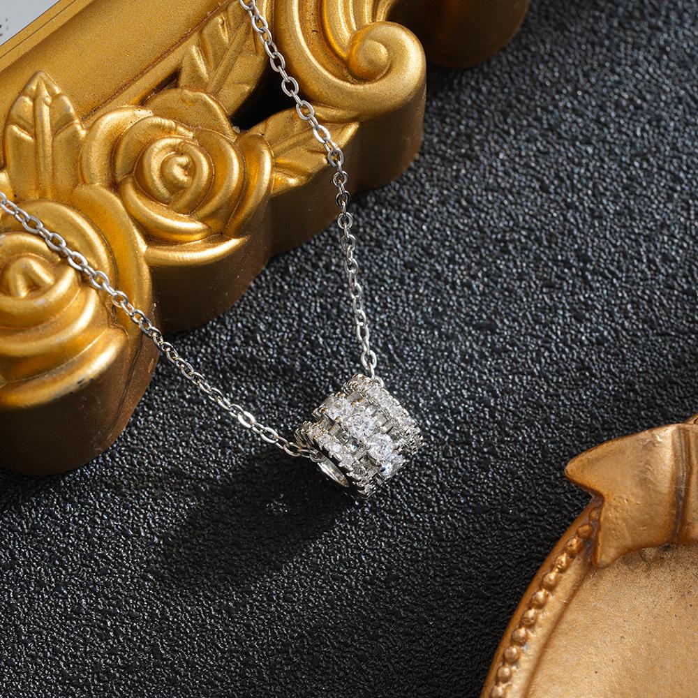 Copper Zircon Clavicle Chain: Stylish Square Pendant for Women with Long-lasting Color and Elegant Design