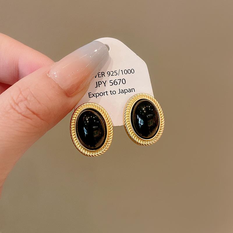 Neue Retro Goldfarbene Metalllinie Schwarze Ovale Steckerohrringe für Damen Fortschrittliches Design Eleganter Schmuck für Junge Mädchen Party