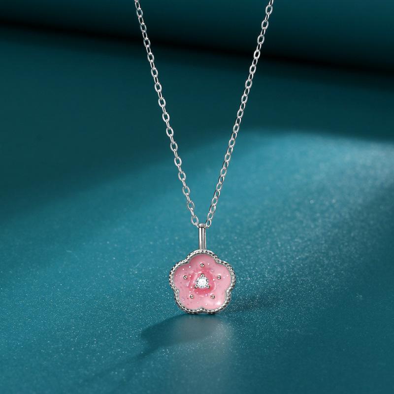 Small Peach Blossom Luck Necklace Women's Light Luxury Plum Blossom Pendant Korean Small Fresh Flower Fairy Korean Edition Women's Jewelry