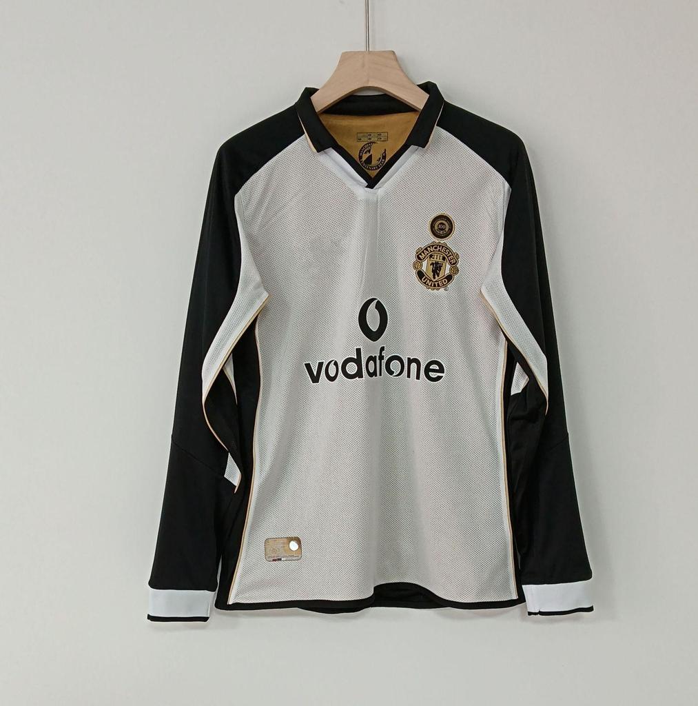 AC Milan Jersey Collection: Home & Away with Kaka & Ronaldo, 06/07 - 13/14