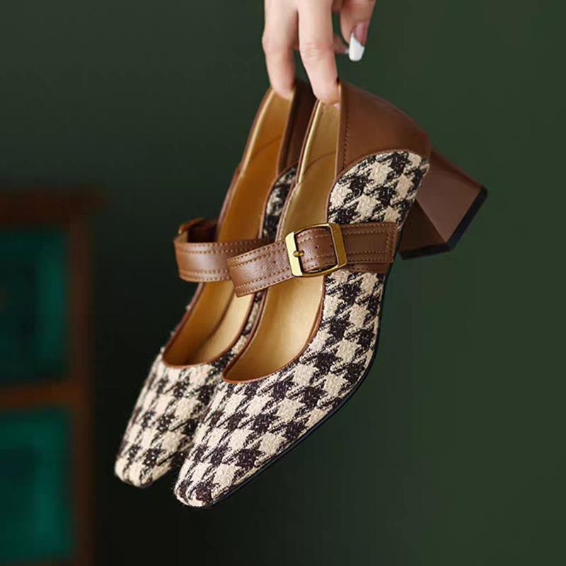Mode skor kvinna 2024 trend Mary Jane Skor Modedesign Höga klackar Eleganta dam kilskor Spetsig tå Festklänning Pumps