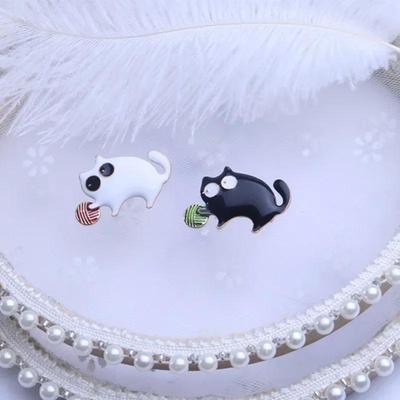 Creative Fashion Gifts Cute Little Fat Playing Cat Brooches Gifts Ladies Alloy Enamel Cats Party Brooch Jewelry Accessories