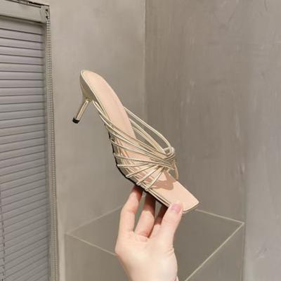 Damen Hausschuhe Sexy Kreuz mit Goldenen Coolen Hausschuhen Damen Sommer Draußen Ein Wort mit Sandalen Dünner Absatz Eckiger Kopf Hohe Absätze