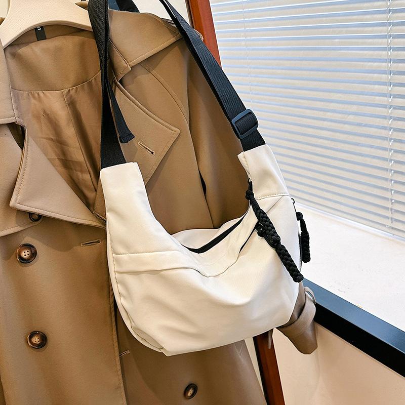 Solid Color Simple Large Capacity Korean Version of Foreign Style Leisure Bag 2025 New Versatile Ins Shoulder Messenger Bag Dumpling Bag