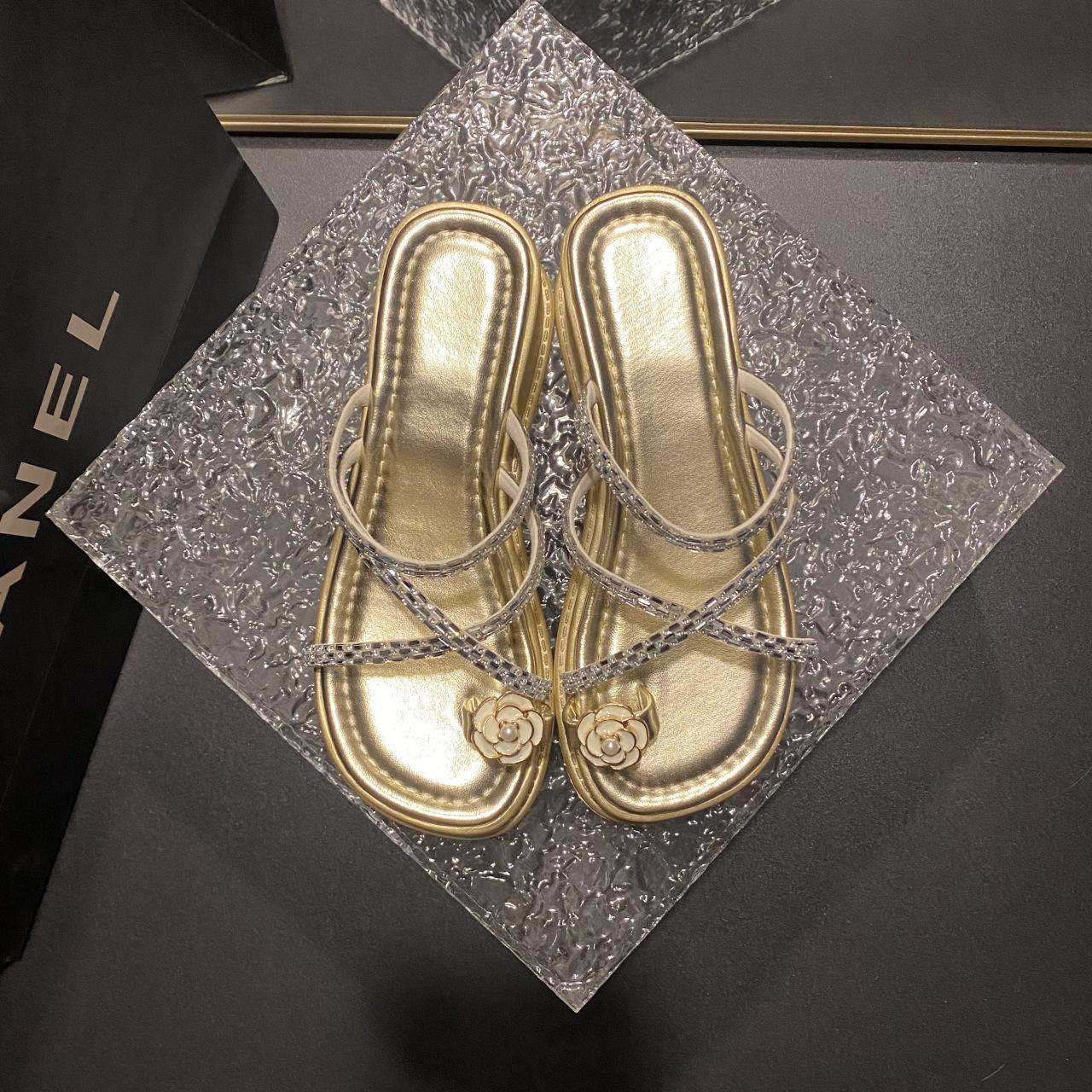

Pearl rhinestone sandals slippers women s summer wear pinch feet fat wide set toes French Roman beach thick bottom wedge sandals 40 золотой