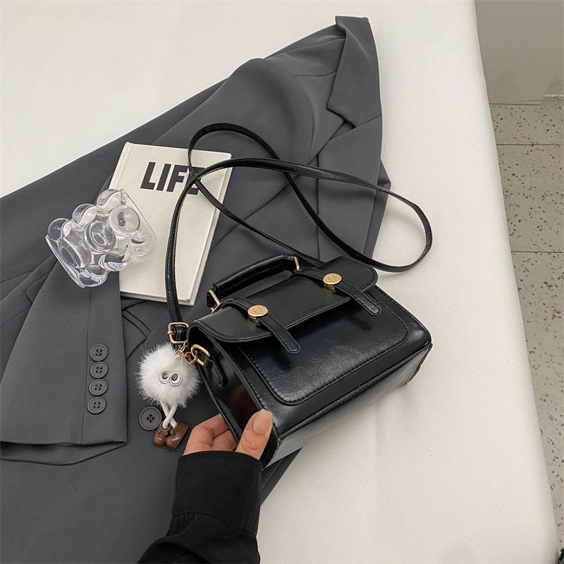 Temperament Commuter Retro Fashion Handbag 2025 Winter New Versatile Ins Solid Color Texture Messenger Small Square Bag