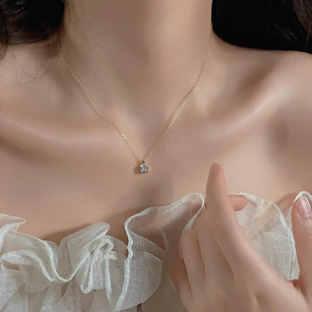 French Style White Perfume Bottle Necklace for Women - Shiny Square Diamond Pendant Clavicle Chain, Lightweight Luxury 2024.