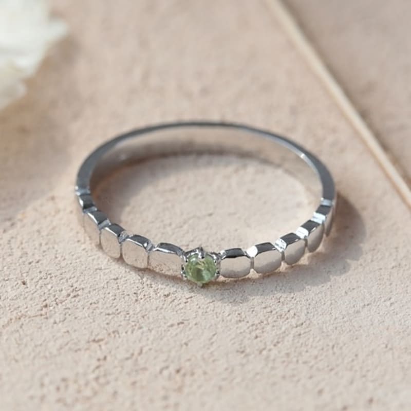 BELLOOGGI August (Peridot) Birthstone Honeycomb Birthstone Ring