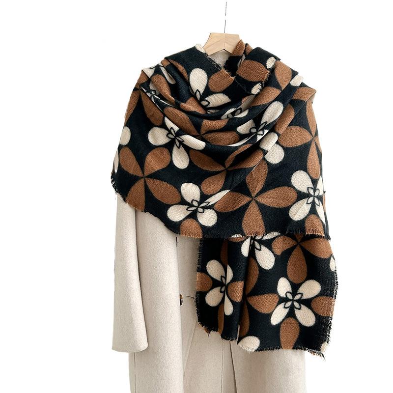 Lucky four-leaf clover small fresh and fashionable imitation cashmere warm scarf women's autumn and winter high-end temperament outer shawl