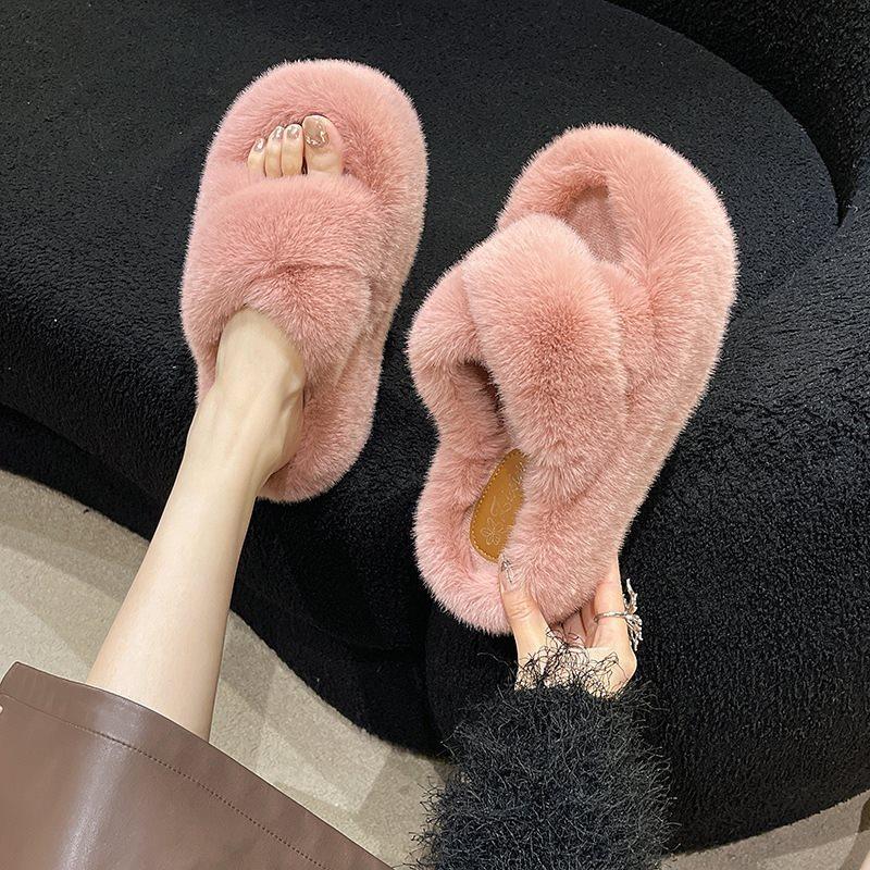 Mao automne et hiver chaussures d'intérieur moelleuses à semelles épaisses pantoufles moelleuses vêtements d'extérieur en tissu pour femmes célébrité Internet 2025 nouveaux modèles croisés