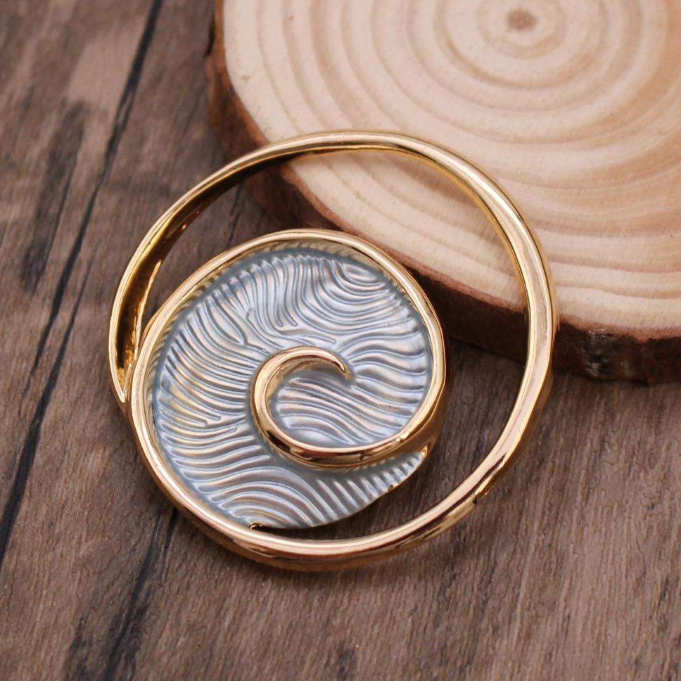 New geometric hollow enamel flower magnetic brooch, fashionable high-end multi-functional women's brooch