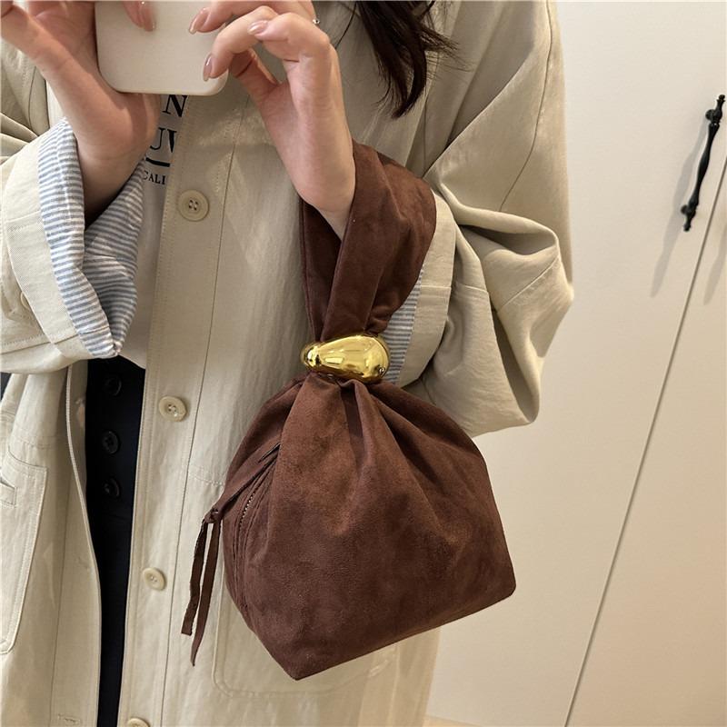 Niche design bag women's new trendy autumn and winter high-end sense retro popular hand bag bucket bag