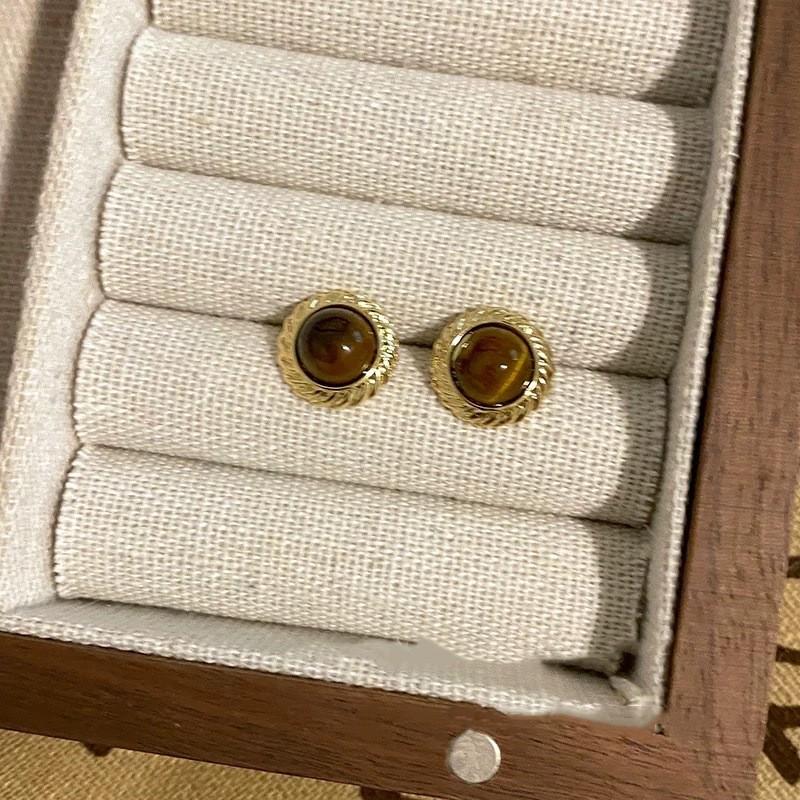 Silver Needle Tiger's Eye Style Earrings: Elegant, Fashionable Studs with Caramel Color Finish.