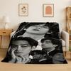 Kpop B-BTS Kim Tae Hyung V Couverture en Flanelle Douce Chaude Jetée pour Chambre Salon Lit Voyage Camping Pique-nique Cadeau Enfant