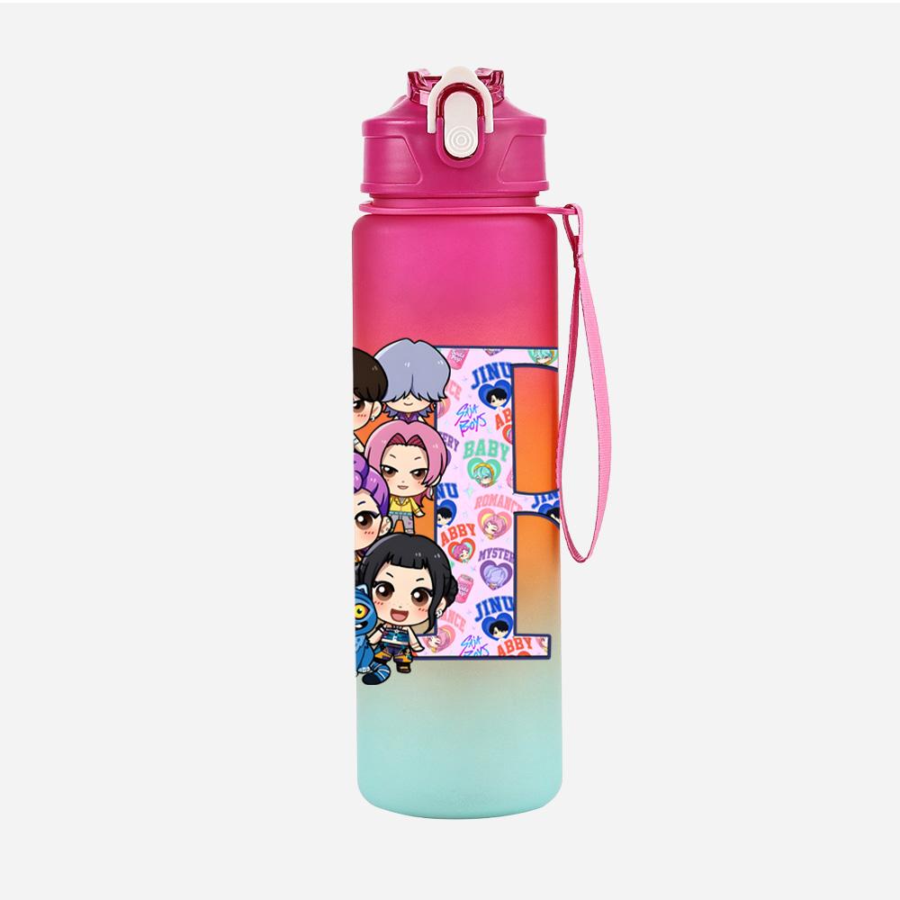 26 Lettere Inglesi K-Pop Demon Hunters Stampato 750ml Borraccia Grande Capacità Tazza da Bere Portatile Sport all'Aperto Tazza da Acqua Regalo per Bambini