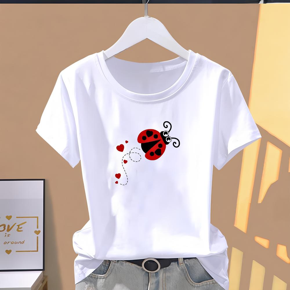 Trendy summer top with fashionable patterns, cute and stylish short-sleeve T-shirt.