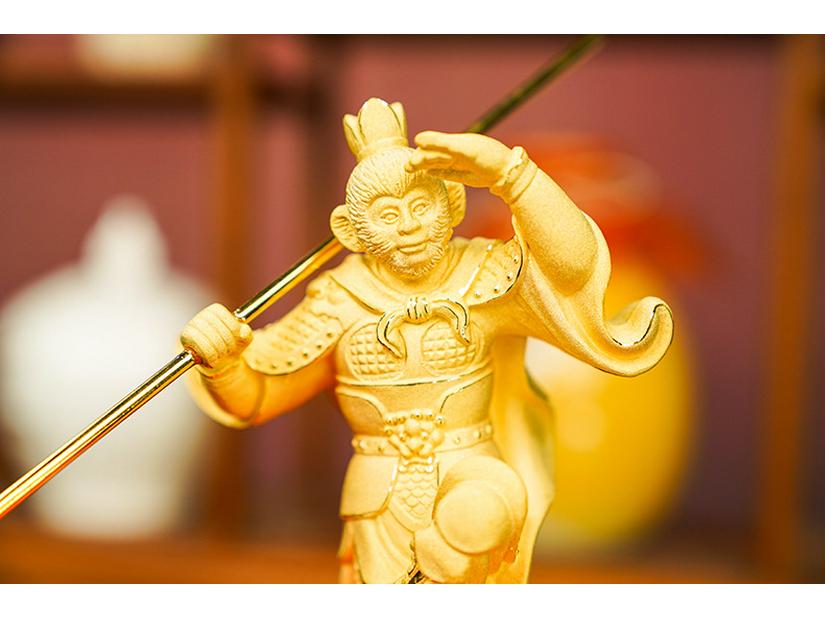 Figurka Złotego Słońca Wukonga - Inspirująca Dekoracja Biurka i Prezent