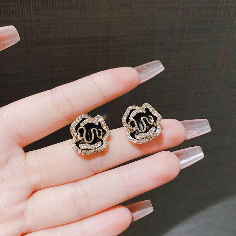 Camellia Retro Classic Women's Earrings - Elegant, High-End Studs & Dangles with Japanese-Korean Versatile Style.