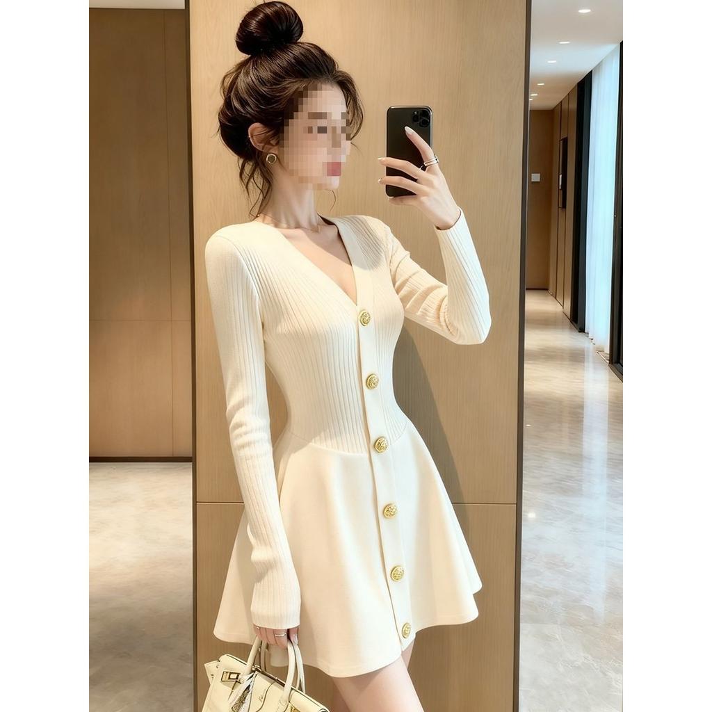 New French gold buckle V-neck knitted dress women's spring niche high-end waist and thin tutu skirt