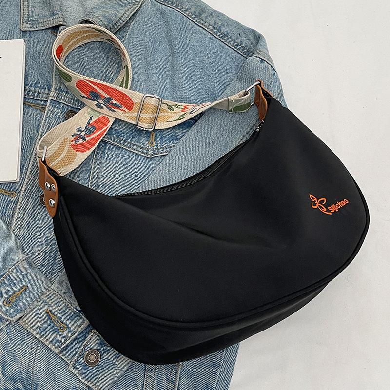 

Nylon cloth bag women s large capacity 2024 new autumn and winter versatile niche design single shoulder crossbody saddle dumpling bag