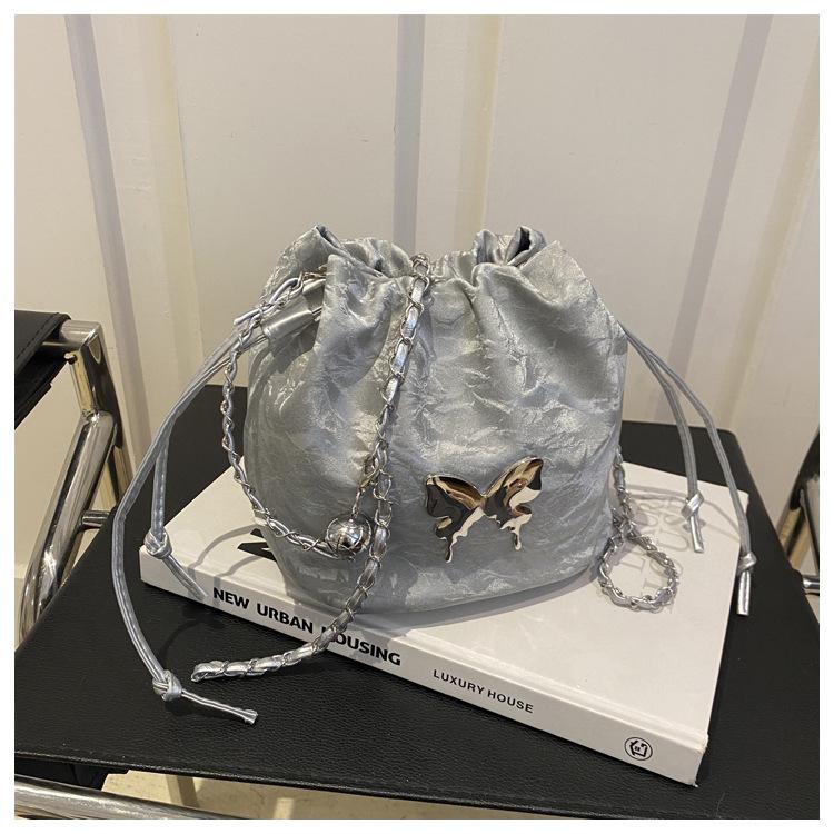 

Популярный ремешок однотонный 2025 корейская версия новая мода бант подмышечный плечевой кроссбоди сумка-ведро цепочка женская сумка большая