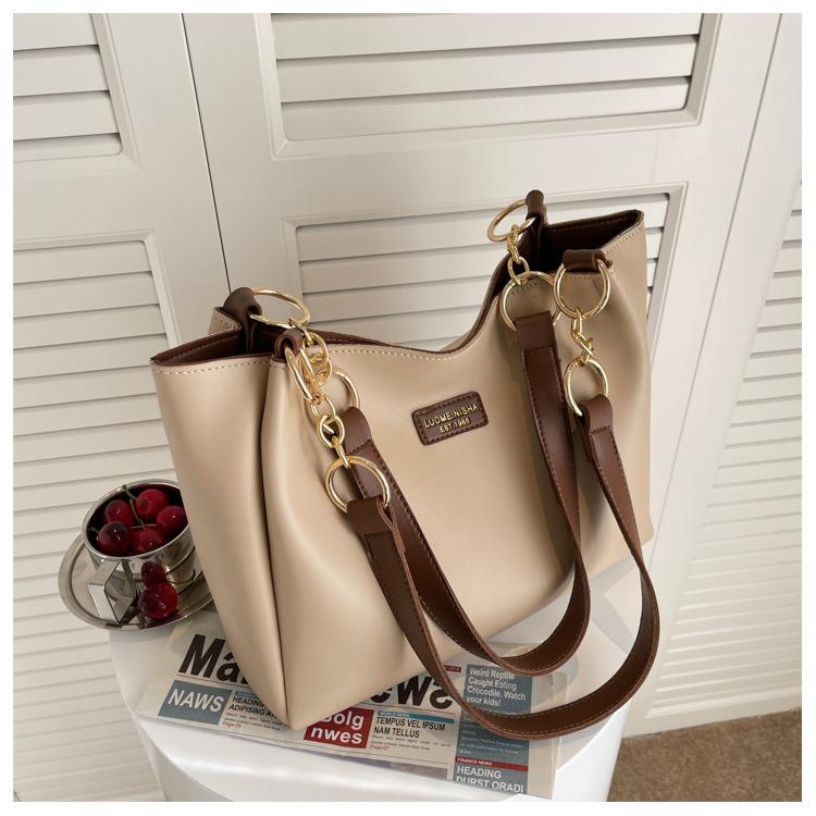 2025 New Fashion Tote Bag for Women Large Capacity Light Luxury Shoulder Bag High Quality Affordable Commuter Bag