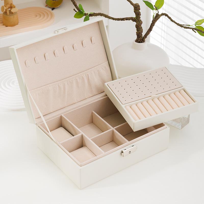 

Двухслойная деревянная шкатулка с замком для часов и сережек