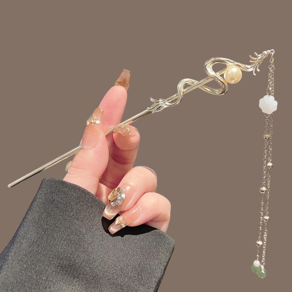 

Elegant Women s Hair Accessory Dragon Pattern Tassel Hair Stick with Pearl & Jade Detail Retro Hanfu Style Dangle Chain Design