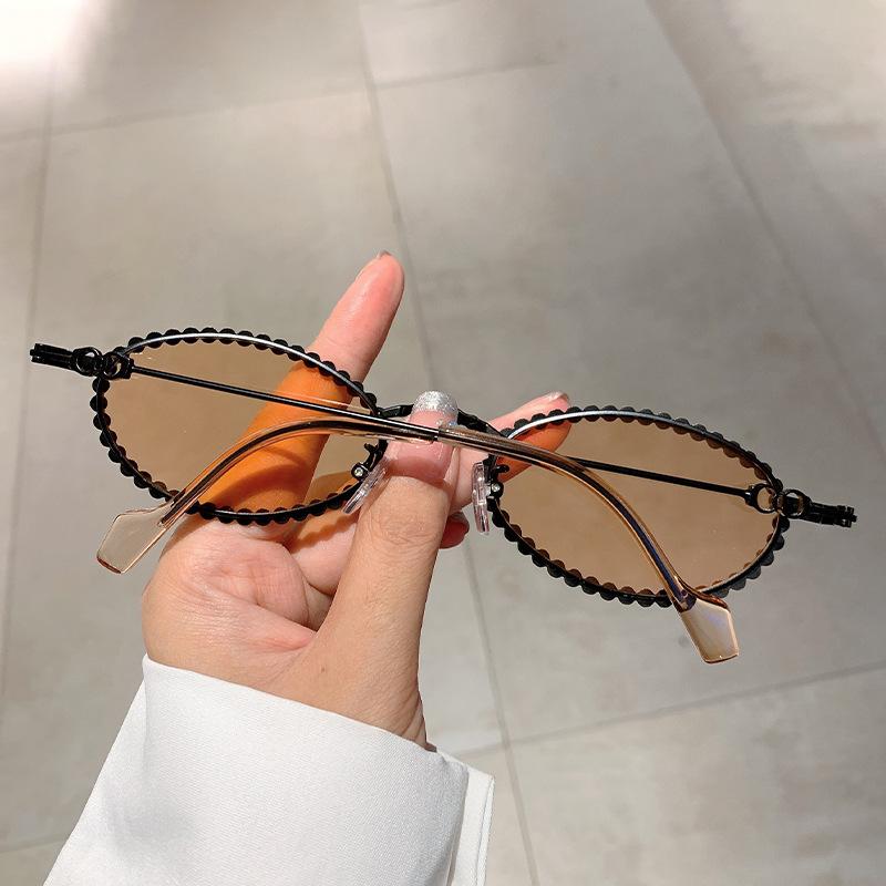 

Retro Punk Luxury Brand Designer Diamond Oval Sunglasses Women Sun Glasses For Female UV400 Trendy Small Frame Crystal Shades