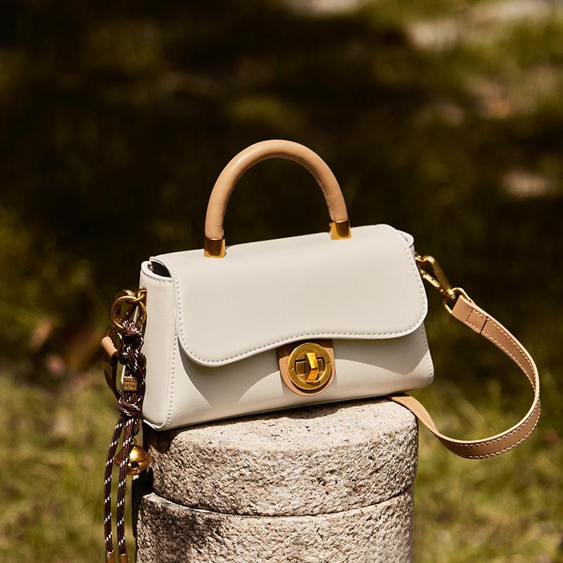 

Fashion Genuine Leather Small Square Bag 2025 New Retro Design Single Shoulder Bag for Women Simple Cowhide High-end Crossbody Bag Upper Width20.5CM*Lower W