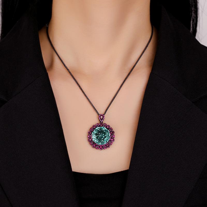 Jewelry Copper Bottom Gold-Plated Simulation Rose Cut Dragon Fruit Color Temperament Retro Black Gold Pendant Main Stone 18Mm