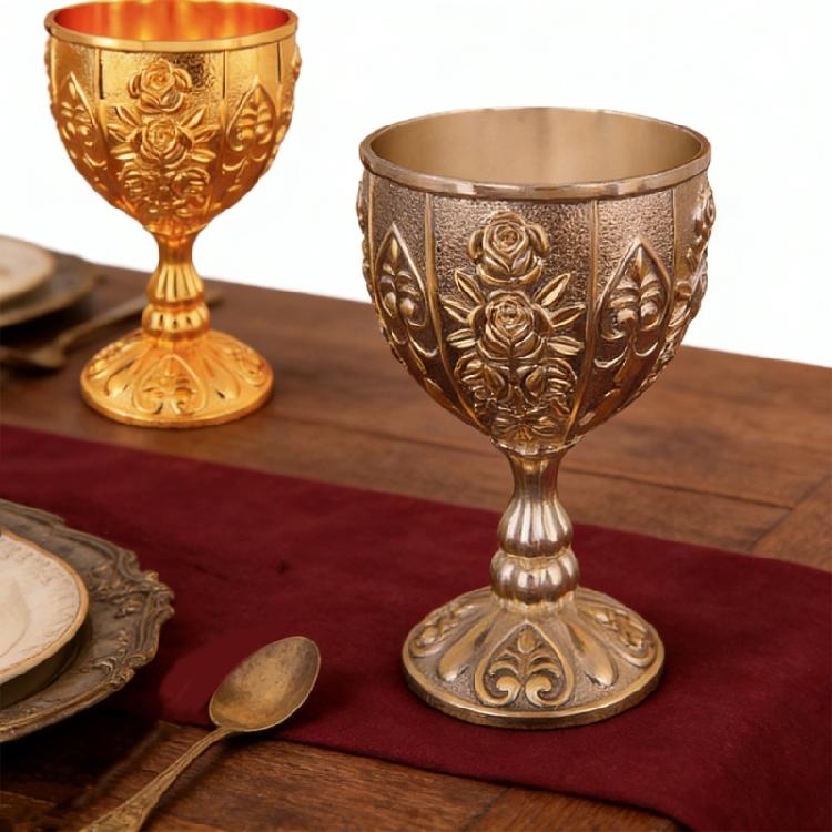 Artistic Zinc Alloy Alcohols Glass With Luxurious Embossed Detailing Retro Art Wine Glass For Wine Tasting Event