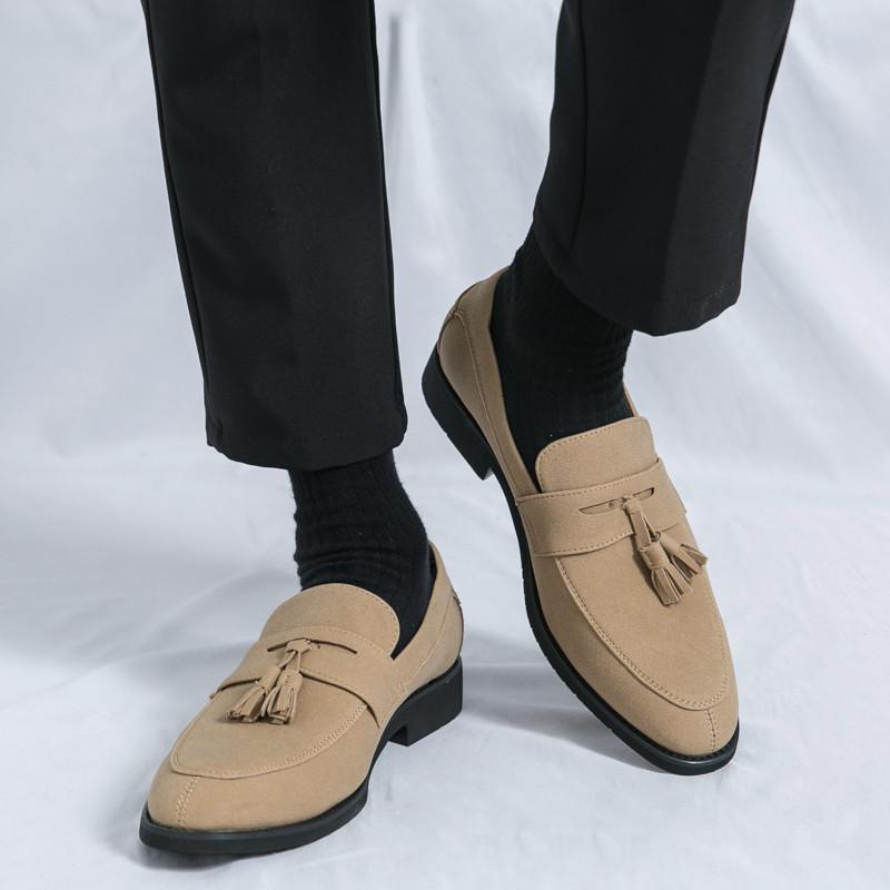 Fashion Designer New Men Pointed Tassels Suede Leather Shoes Male Casual Loafers Wedding Formal Dress Footwear Sapatos Tenis Masculino