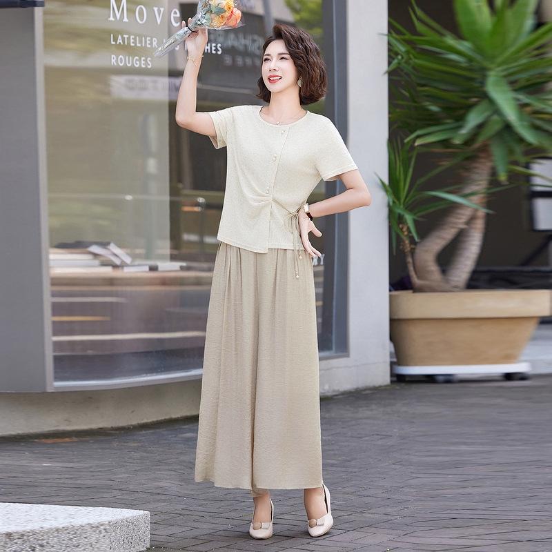 

Chic Summer Outfit: Stylish Two-Piece Set for Middle-Aged Women with Wide-Leg Pants 3XL (115-130 lbs)