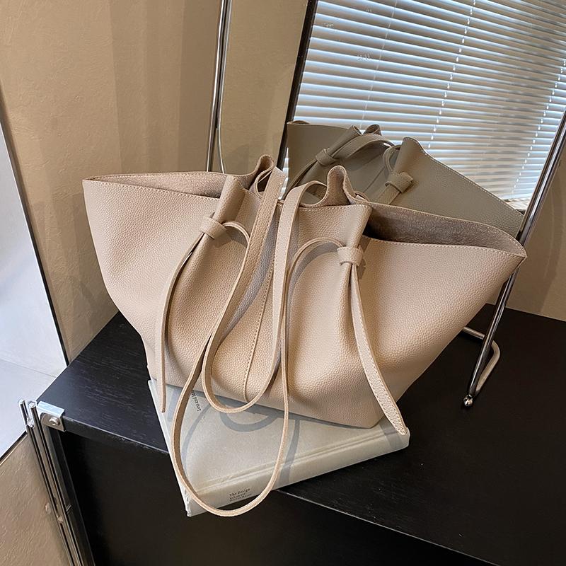 Trendy Minimalist Large Capacity Fan-shaped Tote Bag Litchi Patterned Handbag, Shoulder Armpit Bag Daily Commuting and Shopping