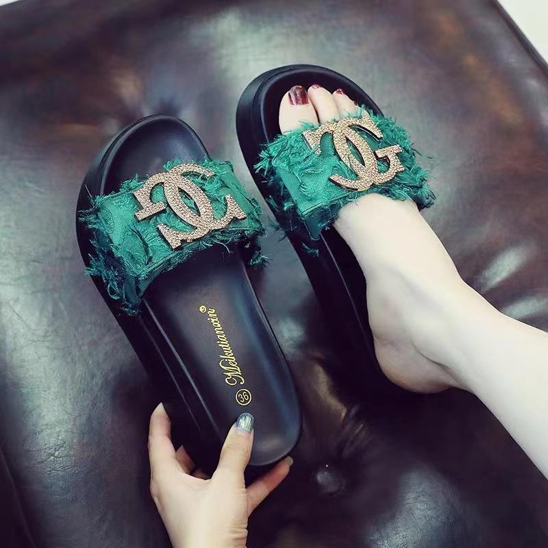

Маффин толстая подошва женские однословные шлепанцы 2025 лето модные новые супер огонь с открытым носком пляжные крутые тапочки интернет-знаменитость 44 зелёный